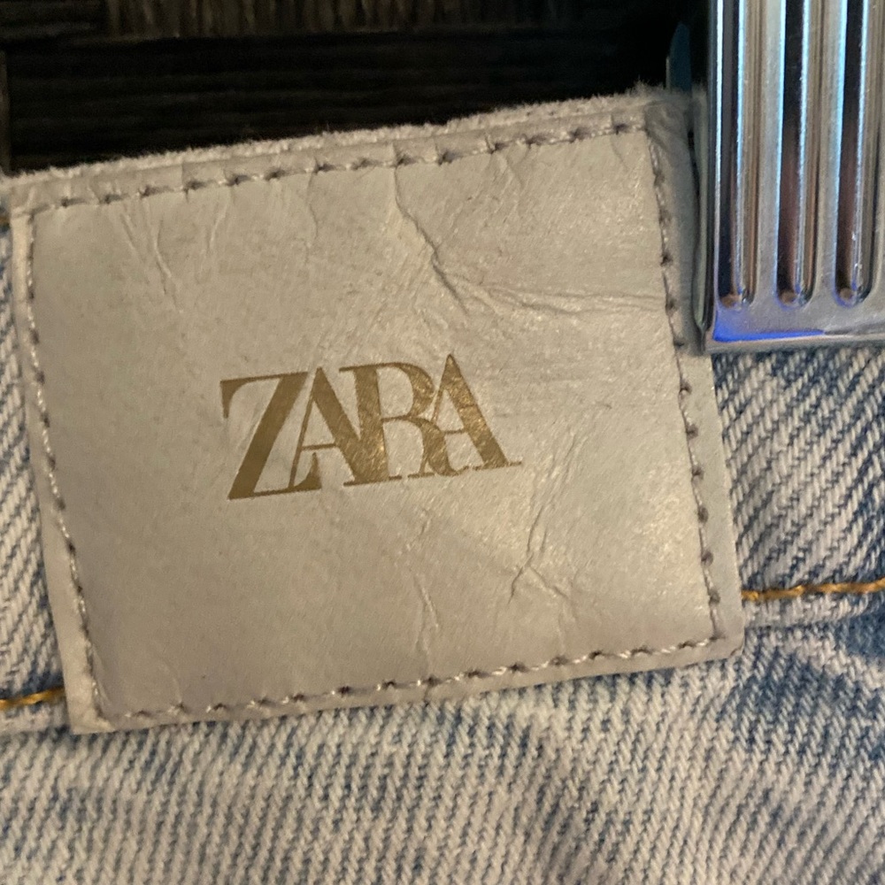 ZARA light wash jeans - Picture 4 of 4